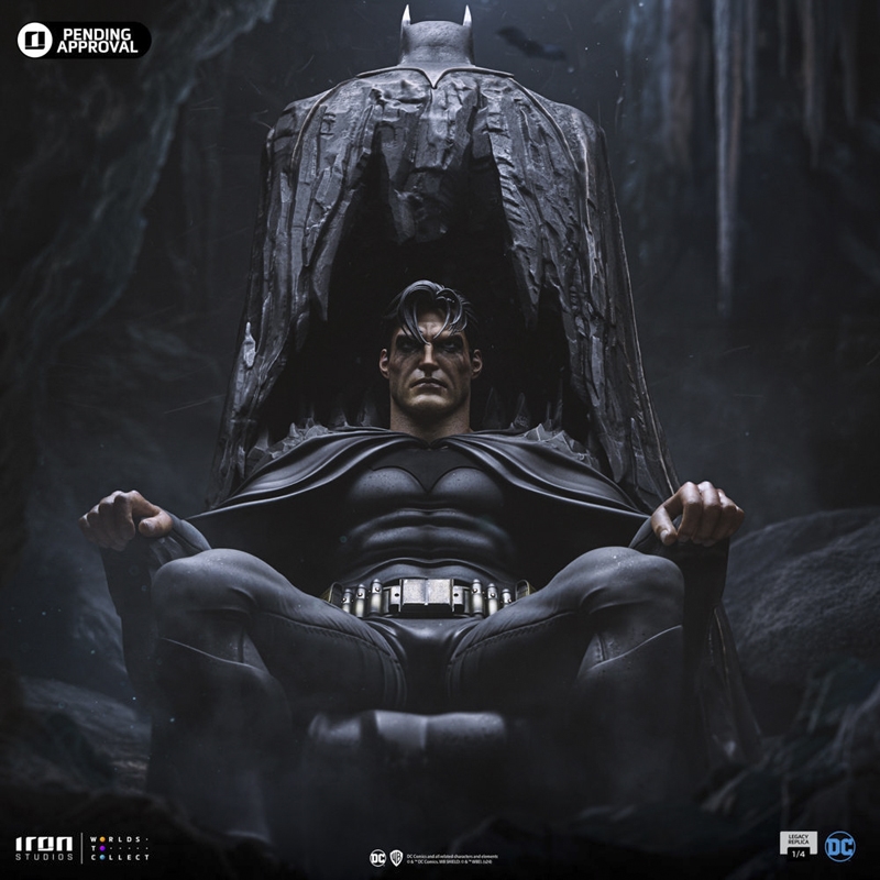 Batman and Bruce Wayne - DC Comics - Iron Studios Quarter Scale Statue